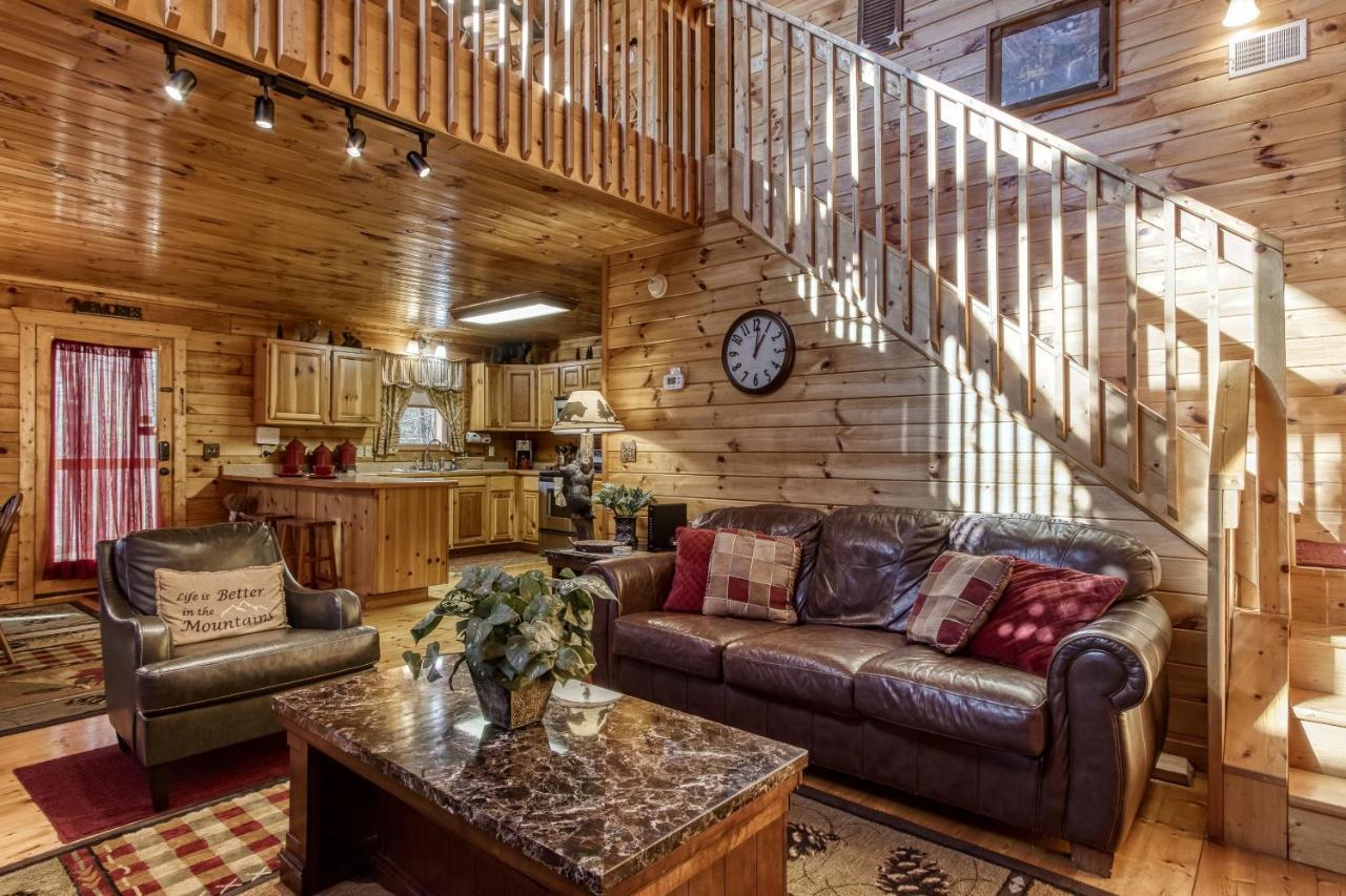 Magical Moments, Hot Tub, Wifi, 1089 Free Tickets Each Paid Day, Dollywood And More Gatlinburg Esterno foto