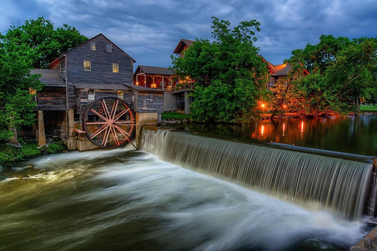 Magical Moments, Hot Tub, Wifi, 1089 Free Tickets Each Paid Day, Dollywood And More Gatlinburg Esterno foto