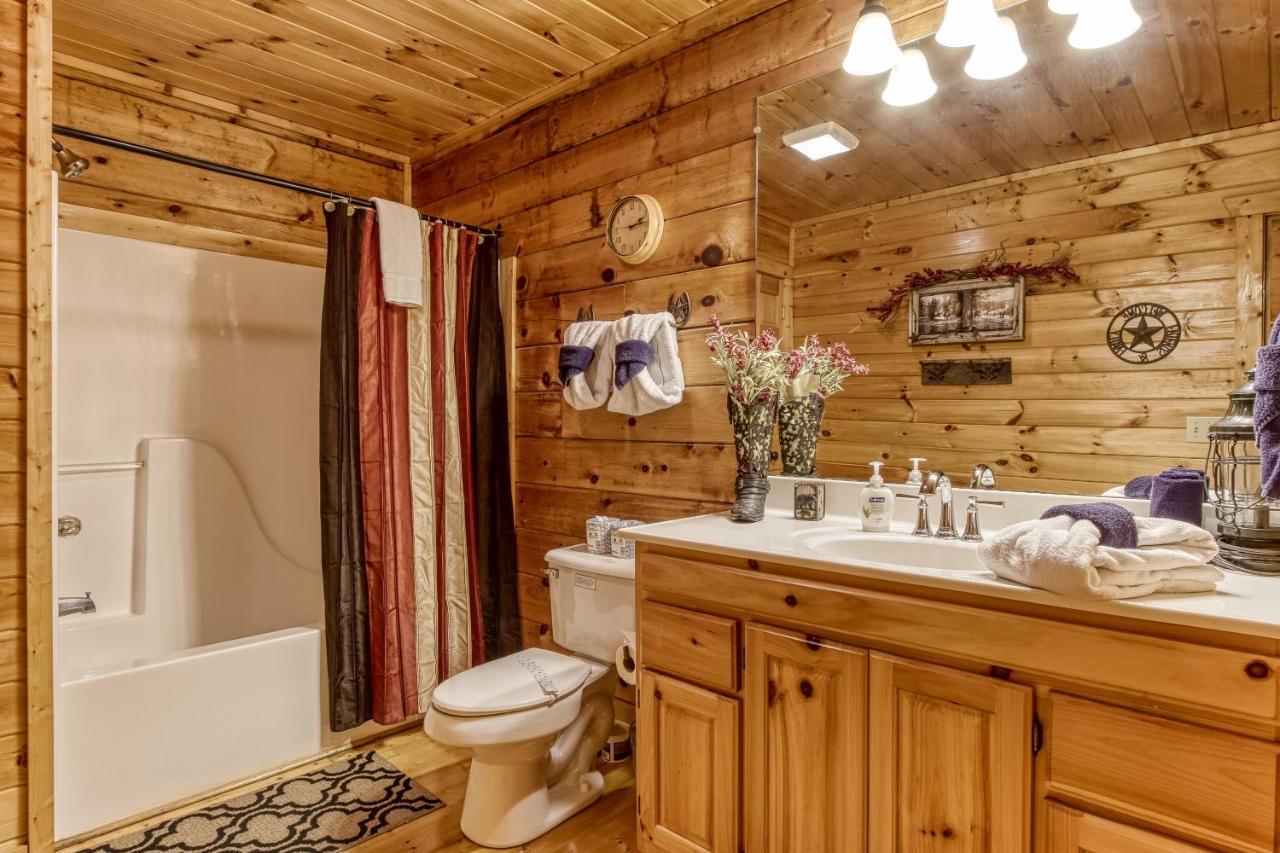 Magical Moments, Hot Tub, Wifi, 1089 Free Tickets Each Paid Day, Dollywood And More Gatlinburg Esterno foto